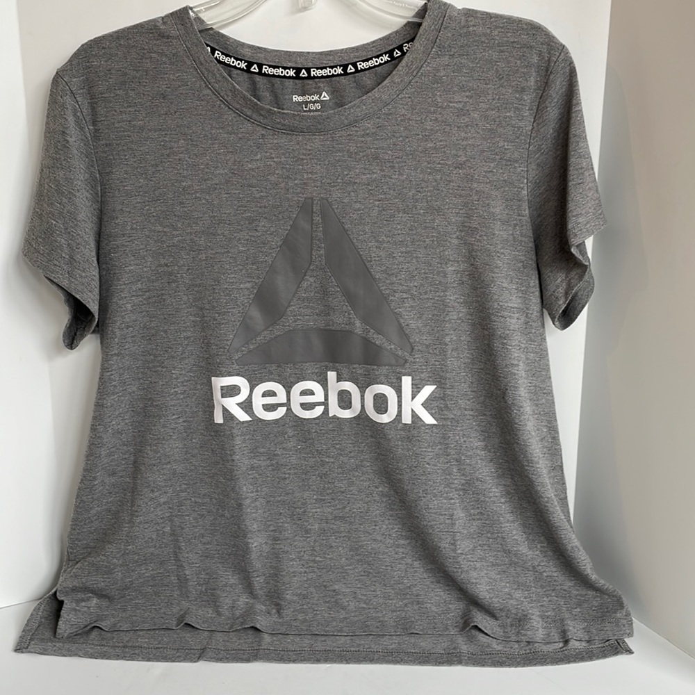 Reebok super soft logo boxy fit short sleeve T-shirt size large